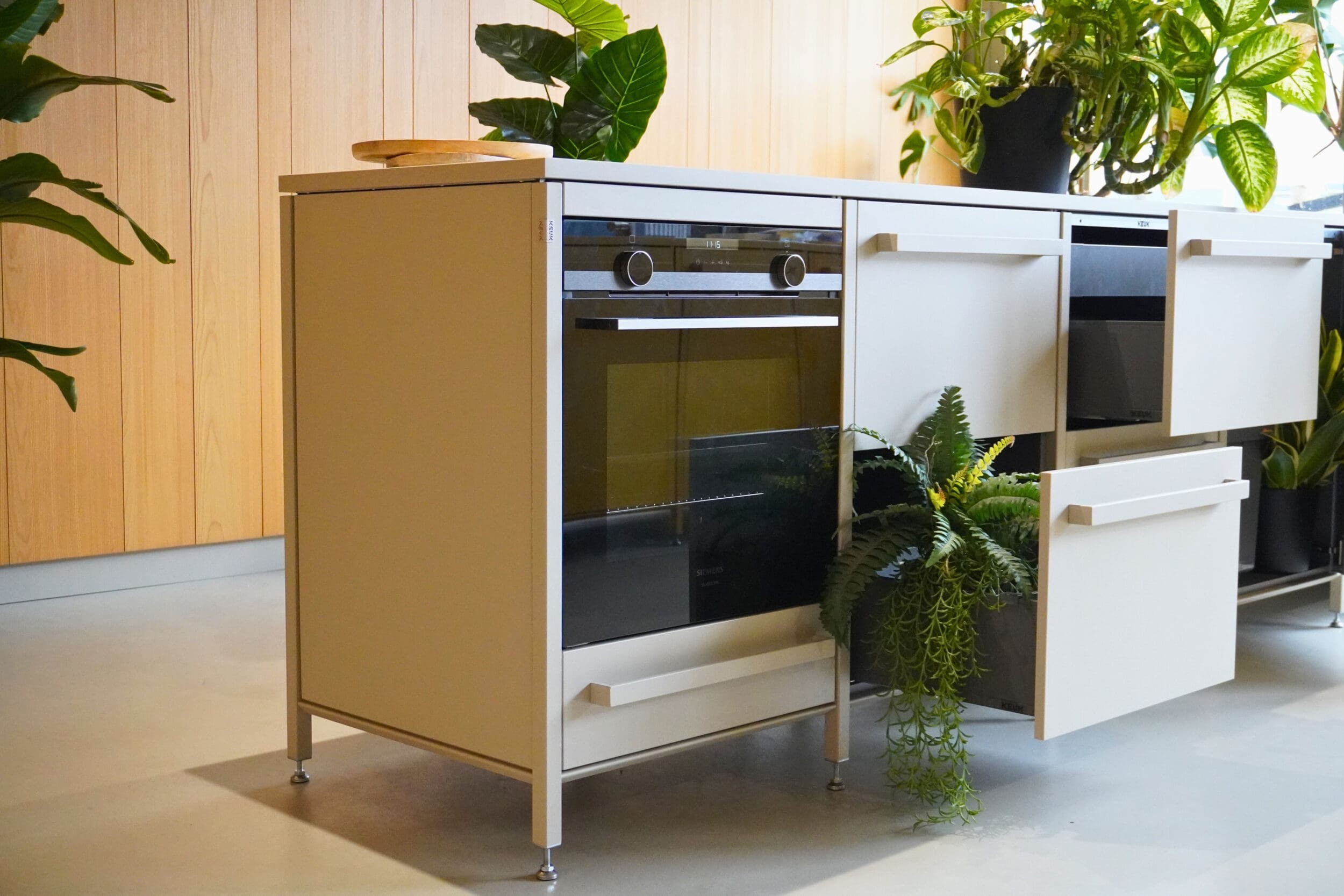 Grijze keuken in moderne en Scandinavische stijl