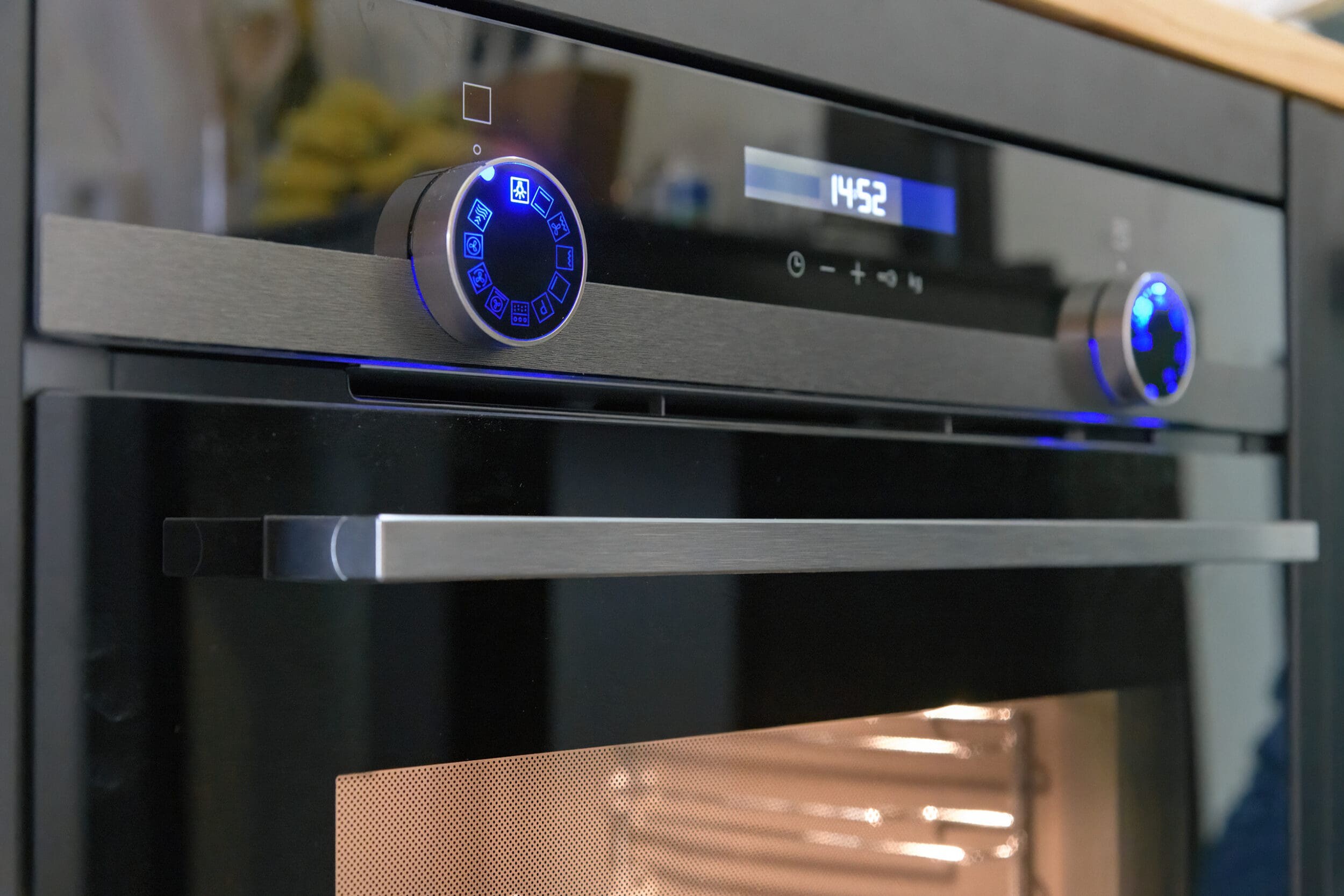 Moderne keuken met werkende oven