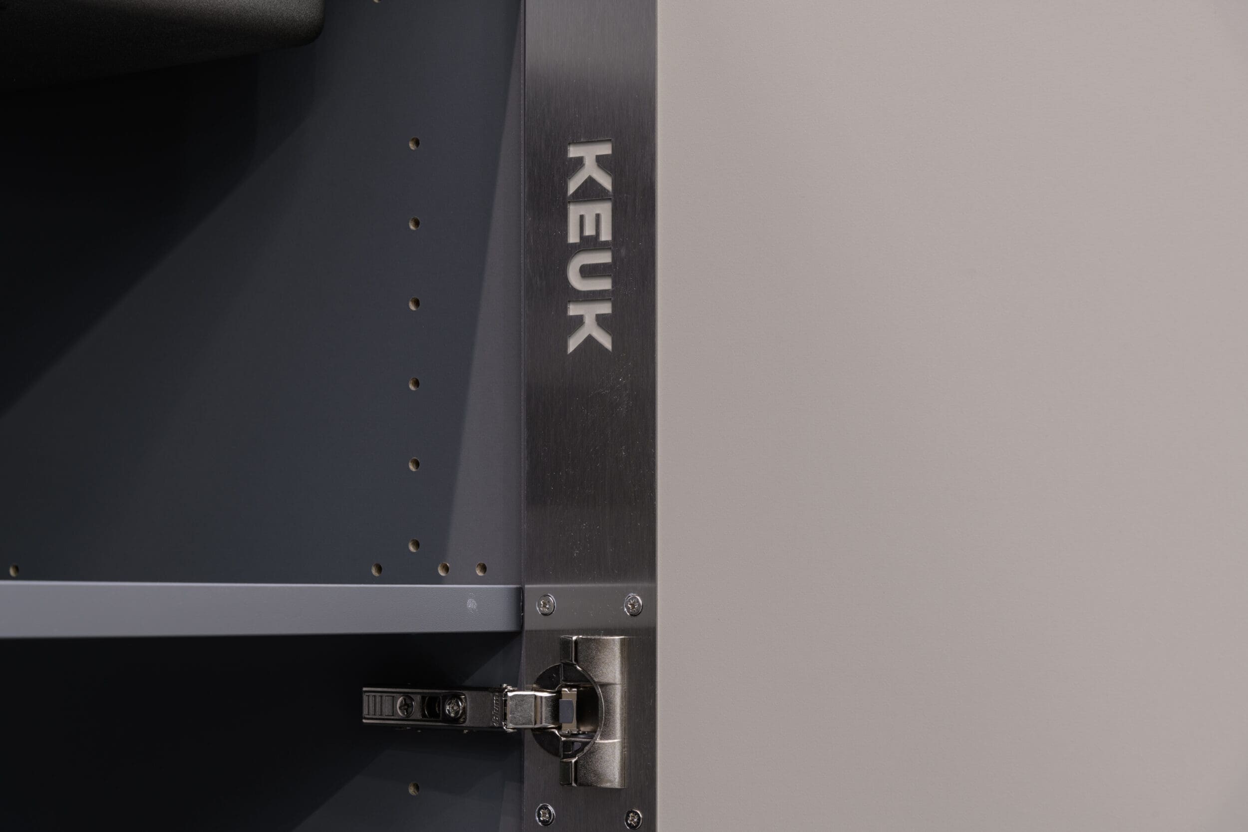 Grijze keuken detail van KEUK