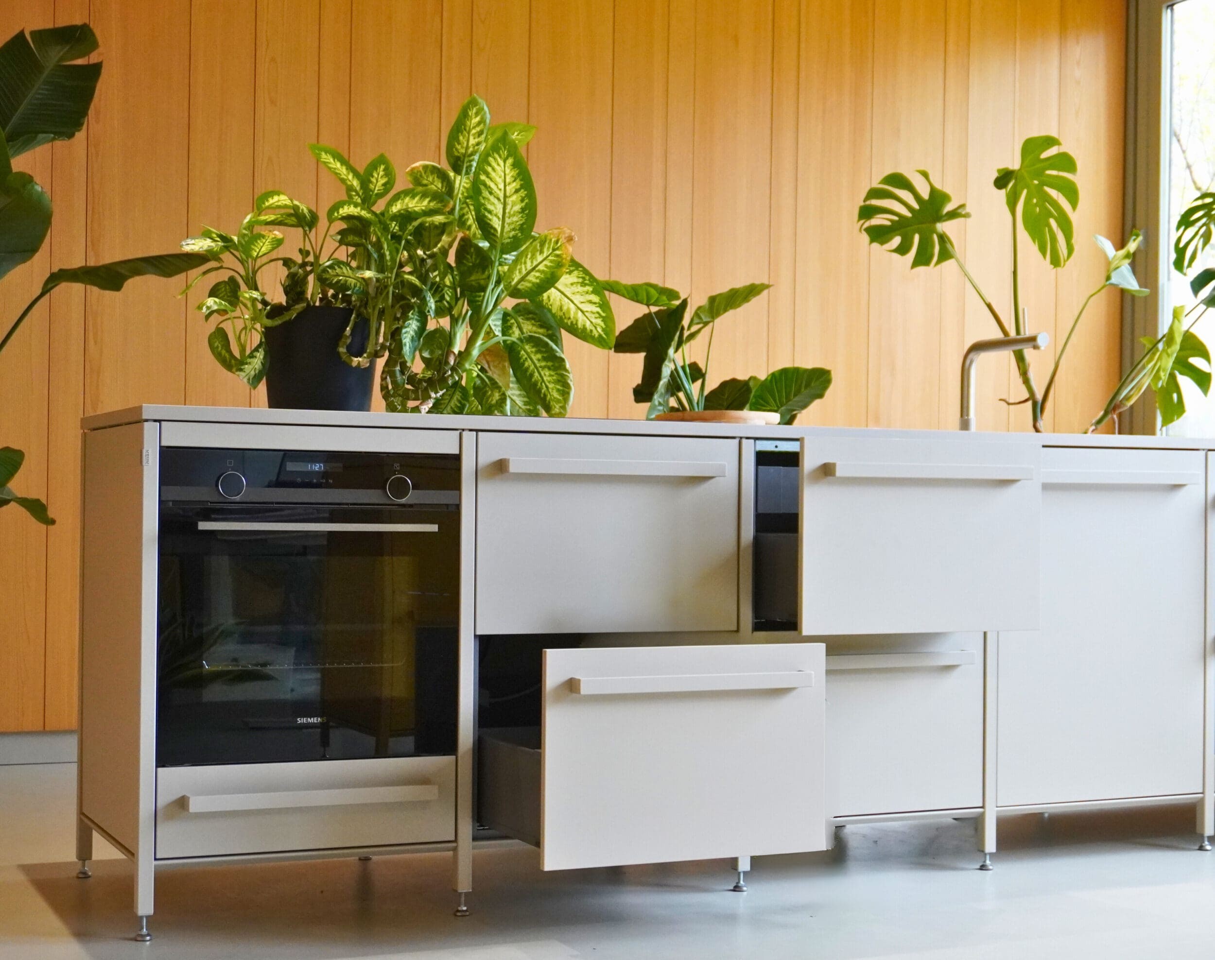 Grijze keuken in moderne en Scandinavische stijl