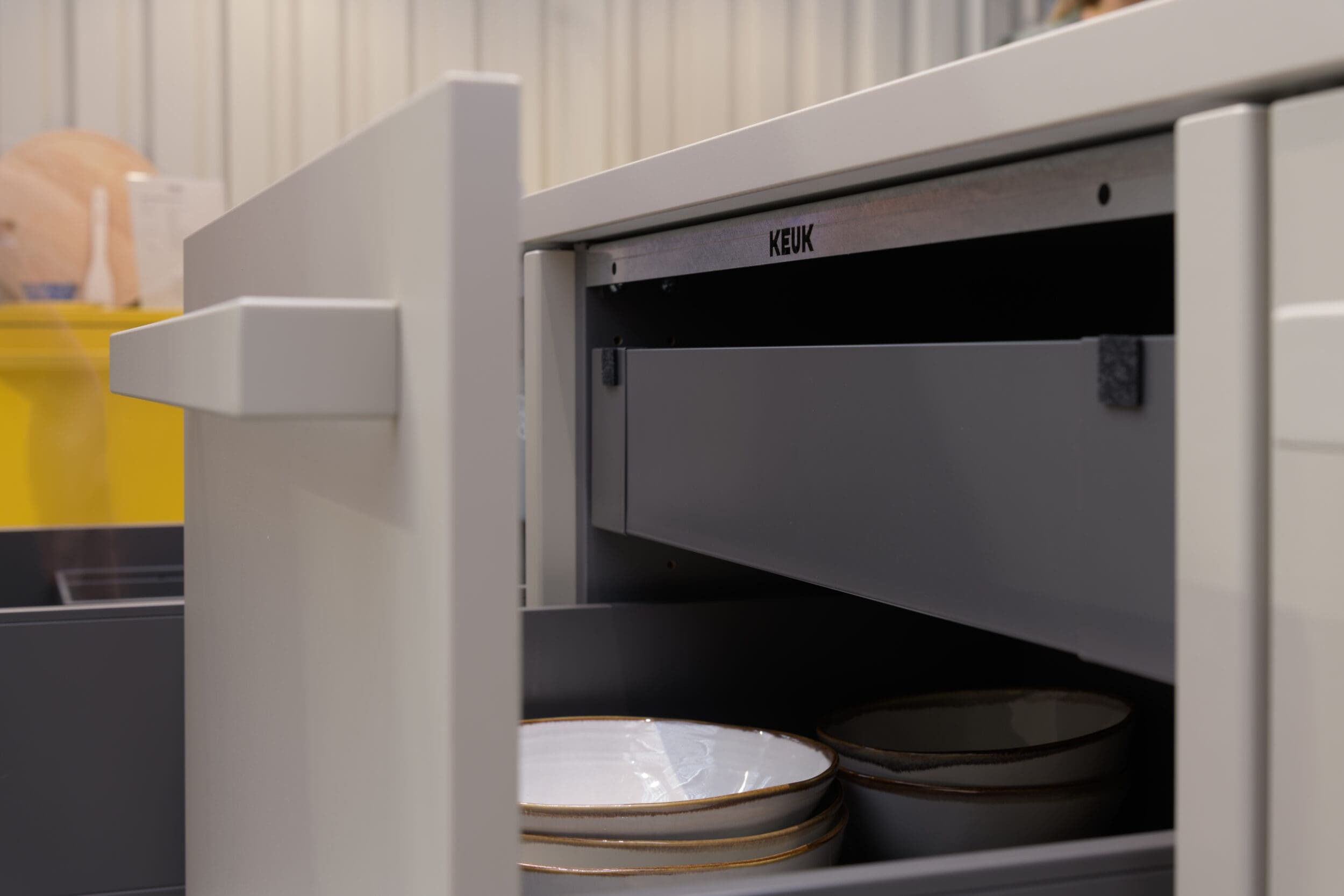 Grijze keuken ladekast detail van KEUK