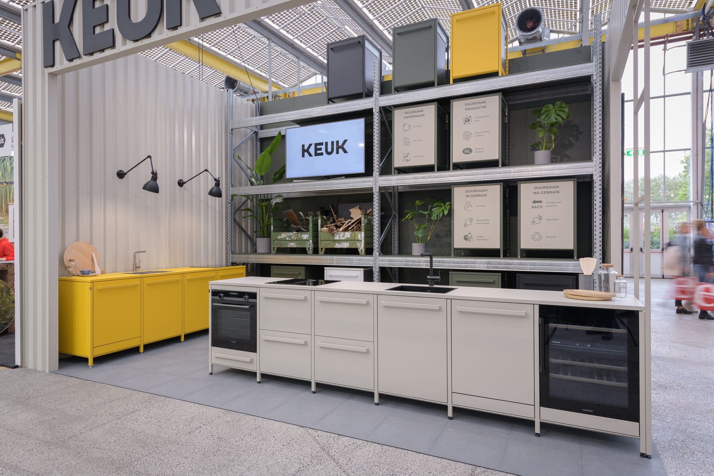 Grijze stalen keuken van KEUK